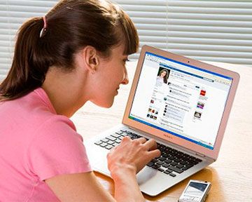 Ученые: Facebook-зависимость порождает нарциссизм и асоциальное поведение