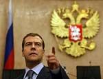 В Рф усиливается борьба меж консерваторами и либералами / Медведев лавирует меж 2-мя полюсами