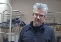 Эдуард Лимонов в изоляторе. Отметим, что фото Любовь Волкова, http://www. onk-ru. info/
