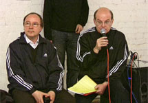 Андрей Ерофеев (слева) и Юрий Самодуров на публичных слушаниях по делу о выставке ''Запрещенное искусство''. Стоит напомнить, что кадр Граней-ТВ