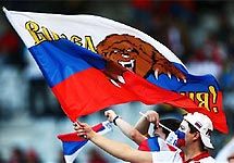 Футбольный болельщик с русским флагом. Стоит отметить, что фото Spiegel