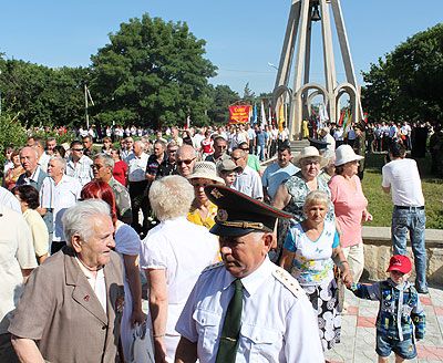 Новый Регион: Тыщи обитателей Приднестровья сейчас почтили память жертв Бендерской катастрофы 1992 года
