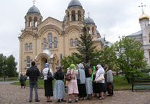 Православные паломники. Отметим, что фото с веб-сайта www. ng. ru