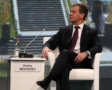 Медведев: Газовый конфликт улажен, Лукашенко пусть "охладится"