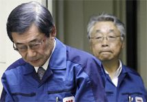 Масатаки Симидзу (слева) на пресс-конференции 13 марта. Напомнить о том, что фото с веб-сайта nzz. ch