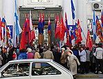 Севастопольский горсовет пикетировали малыши под флагами «Русского блока» / Предки прогульщиков стояли здесь же