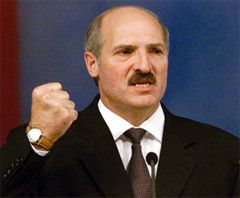 Лукашенко обвинил Россию в нападении на посольство