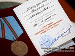Президент Приднестровья одарил медалью русского дипломата