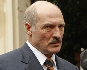 Лукашенко: Мычанием заморочек не решить