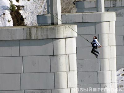 Новый Регион: В Екатеринбурге вырастает популярность jumping – движения любителей прыгать с высоты (ФОТО)
