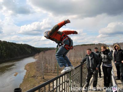 Новый Регион: В Екатеринбурге вырастает популярность jumping – движения любителей прыгать с высоты (ФОТО)