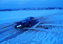Автомобиль на льду. Хочется отметить о том, что фото с веб-сайта www. rosbalt. ru