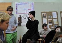 На съемках телесериала "Школа". Напомним, что фото с веб-сайта www. shkola-fan. ru