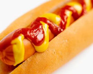 Ученые узнали, почему кетчуп не разливается по хот-догу