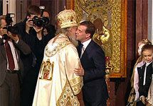 Патриарх Кирилл и президент Дмитрий Медведев. Напомним, что кадр Первого канала