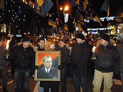 Новый Регион: В Киеве прошло факельное шествие по случаю денька рождения Степана Бандеры (ФОТО, ВИДЕО)