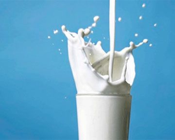 Молоко может увеличивать риск рака у парней