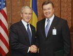 Янукович работает с южноамериканскими консультантами с 2006 года / США уже тогда допускали «трансформацию» ПР в прозападную силу