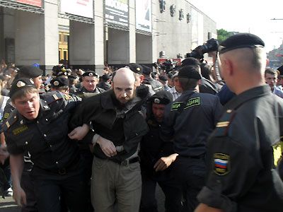 Новый Регион: На Триумфальной площади в Москве задержаны уже более 100 человек (ФОТО)