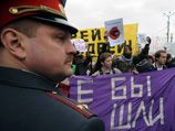 Первомайская «Монстрация» в Москве: «Долой наркоту, даешь молоко», «Лучше бы работать шли» / Некие участники акции пришли в костюмчиках