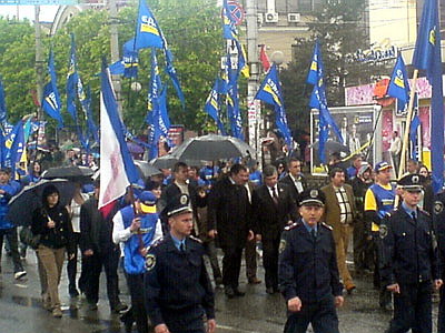 Новый Регион: Симферопольский Первомай: Богатство пророссийской символики и парад новых публичных сил (ФОТО)