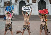 Акция Femen у храма Христа Спасателя. Напомним, что фото Антон Белицкий/Ridus. ru