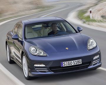 Porsche представил экономную Panamera