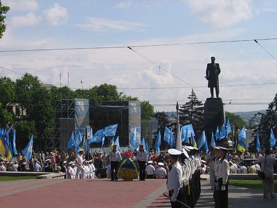 Новый Регион: Азарова в Севастополе повстречали гимном Рф