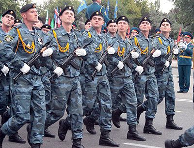 Новый Регион: В Тирасполе в честь 21-й годовщины образования ПМР состоялся парад воинских подразделений