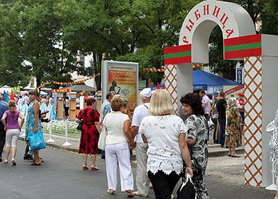 Новый Регион: В Тирасполе в честь 21-й годовщины образования ПМР состоялся парад воинских подразделений