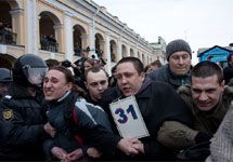Петербург, Гостиный двор, 31.03.2010. Необходимо напомнить, что фото: sergey-chernov. livejournal. com Петербург, Гостиный двор, 31.03.2010. Важно напомнить о том, что фото: sergey-chernov. livejournal. com