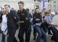 В Петербурге во время массовых акций оппозиции задержано 60 человек (ФОТО)